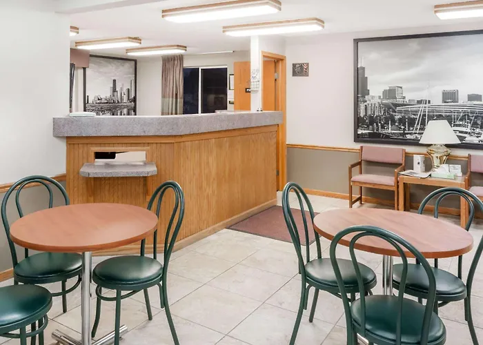 Hotel Super 8 By Wyndham Watseka