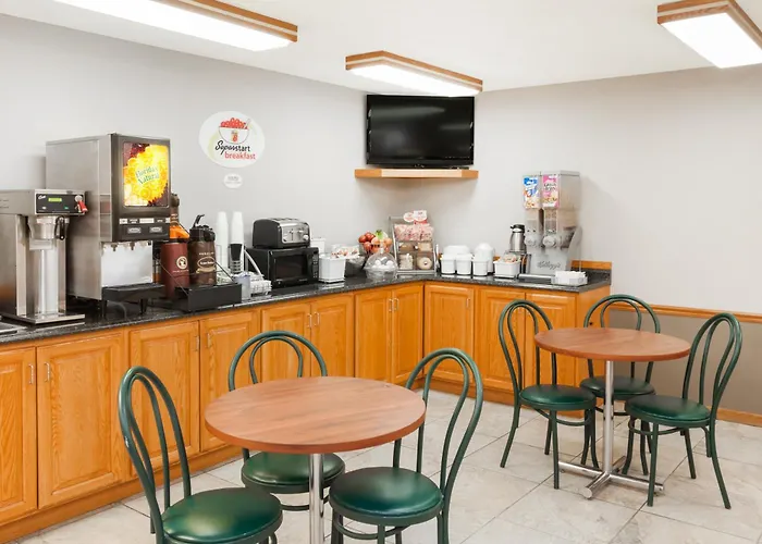 Super 8 By Wyndham Watseka